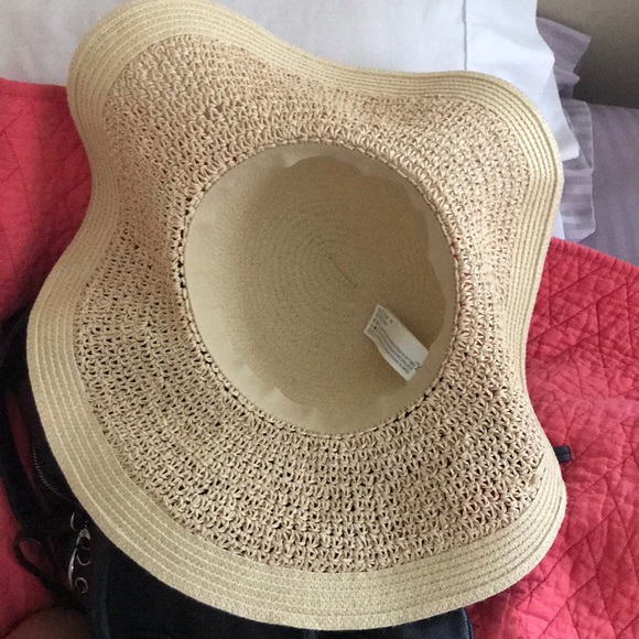 Floppy hat - Picture 2 of 2